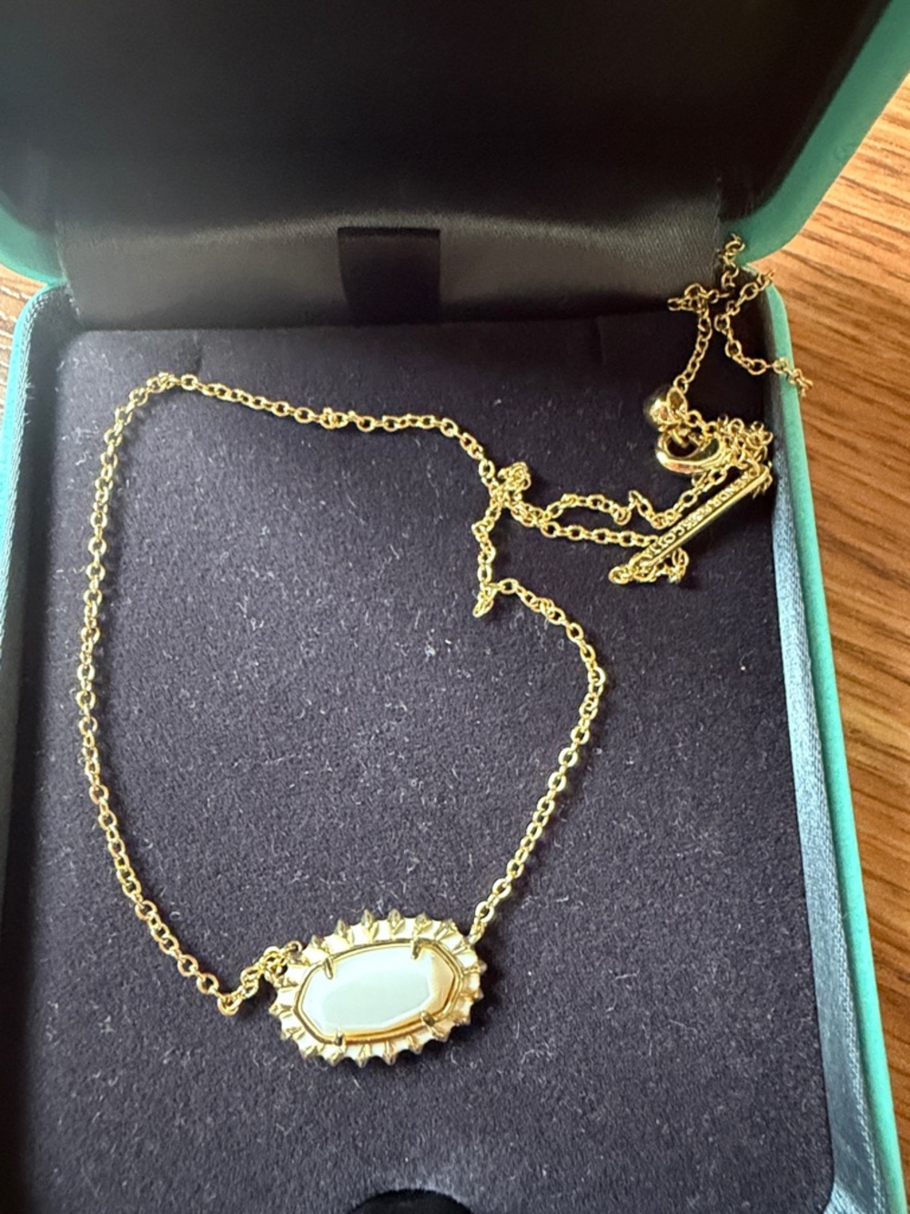 Kendra Scott Gold-Plated White Stone Pendant Necklace(New)